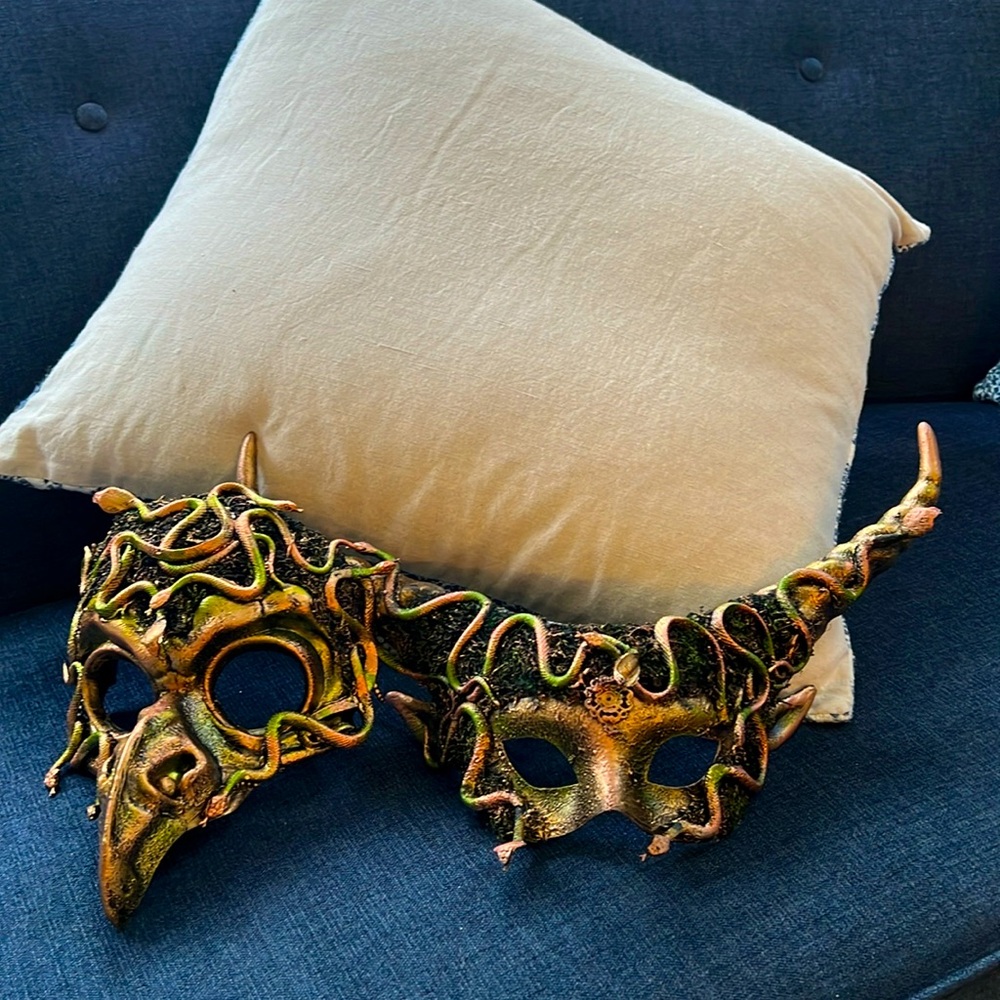 Califórnia Mask Company; All masks are very impressive made!Unissex